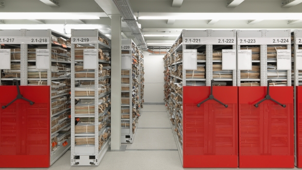  Archivregale haben besonderen Anforderungen. Sie müssen robust und langlebig gebaut sein, um über Jahrzehnte zuverlässigen Zugang...